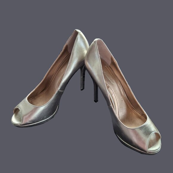 BCBGeneration Silver Metallic Peep-Toe 4.5 in Heel Pumps Sz 9.5 NWOT - Picture 2 of 9